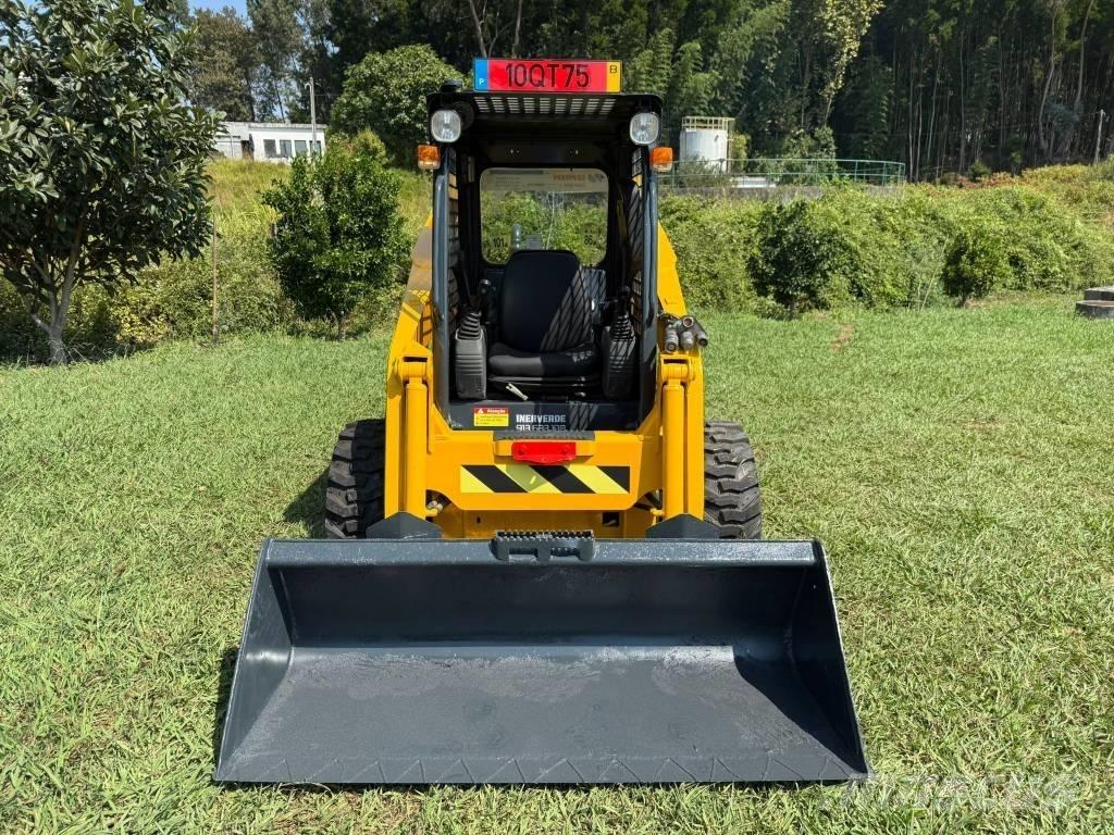 Komatsu SK 820 Mini Pale Gommate