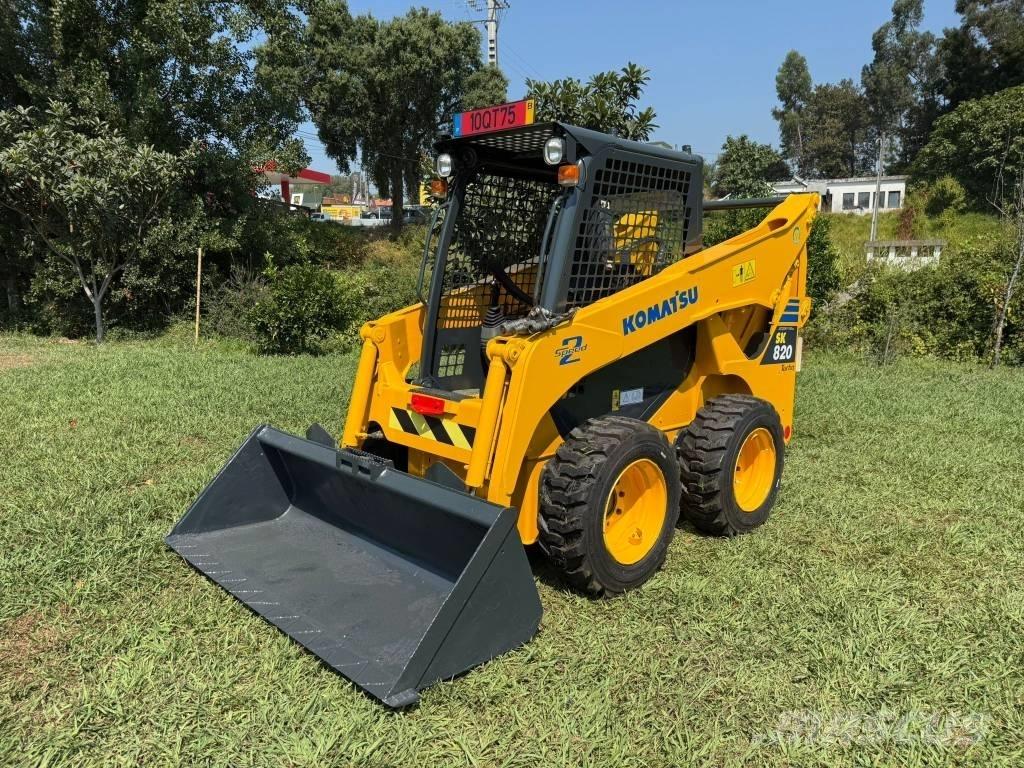 Komatsu SK 820 Mini Pale Gommate