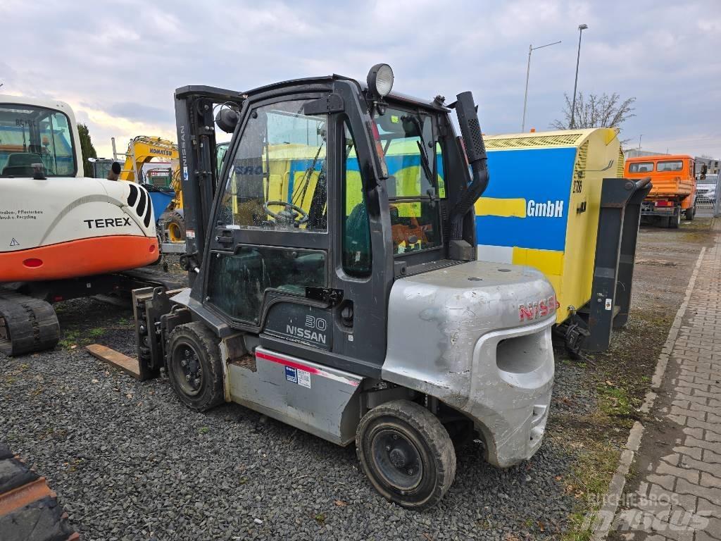 Nissan 30 YG1D2A30Q Carrelli elevatori diesel