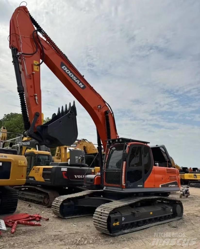 Doosan DX 225 Escavatori cingolati