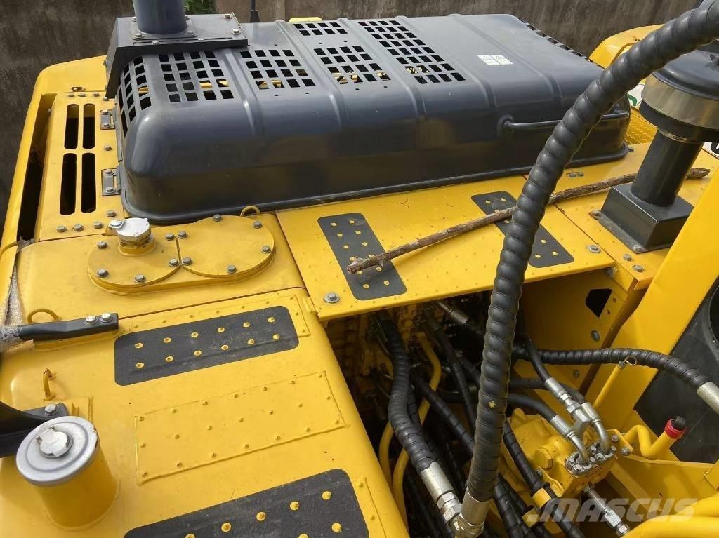 Komatsu PC 220-8 Escavatori cingolati
