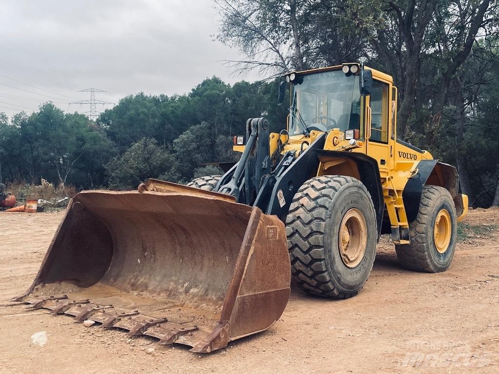 Volvo L120E Pale gommate