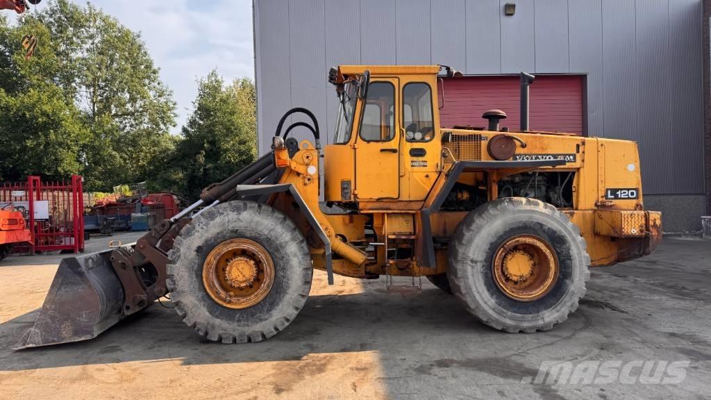 Volvo L 120 Pale gommate