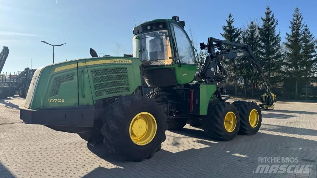 John Deere 1070 E Abbattitrici, Disboscatrici
