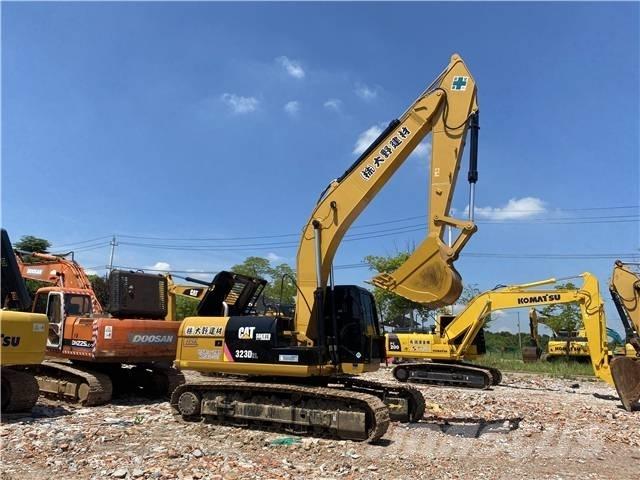 CAT 323D Escavatori cingolati
