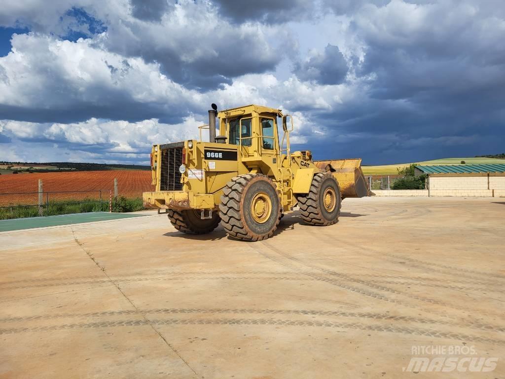 CAT 966E Pale gommate