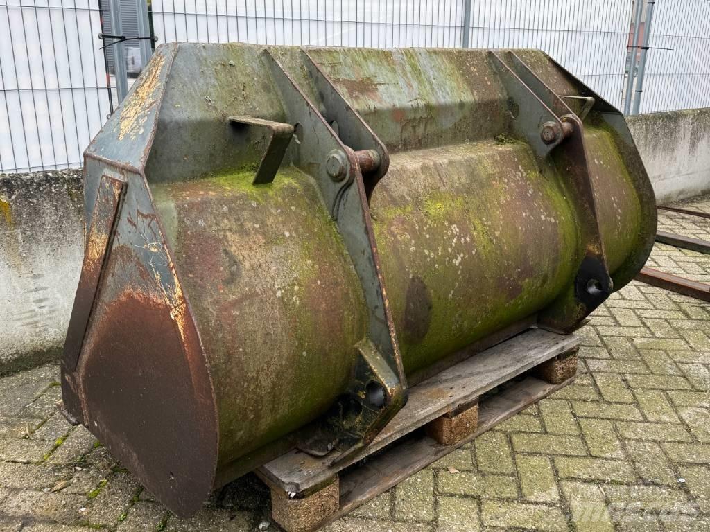 Schaeff SKL833 Pale gommate