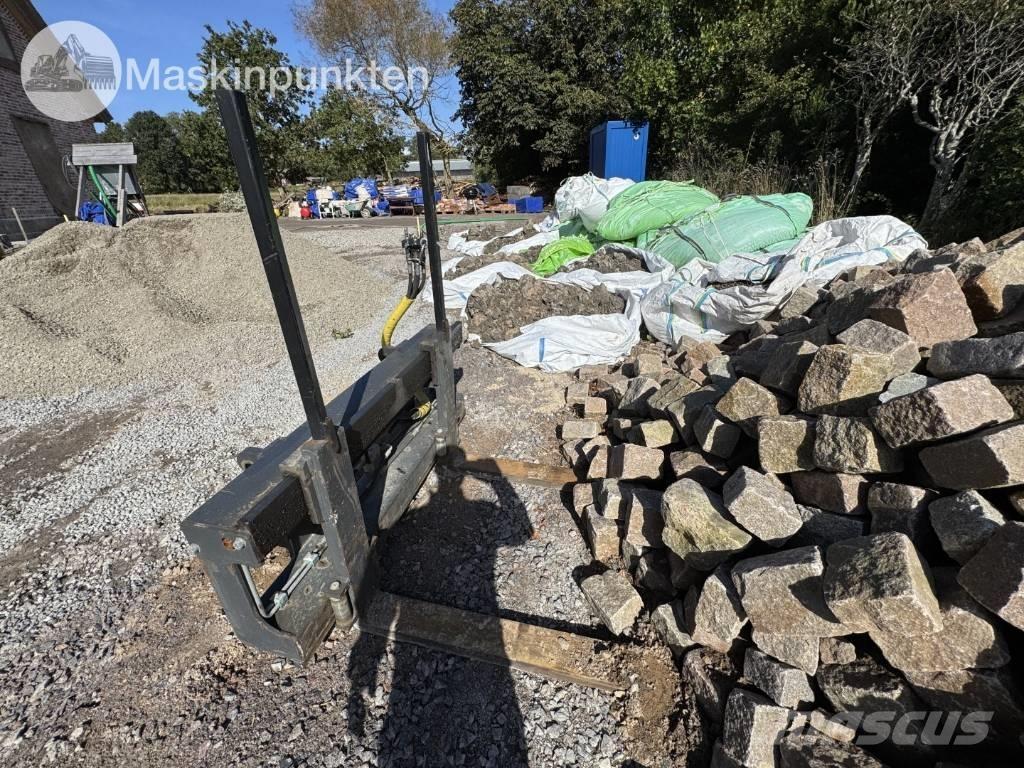 JCB 409 Pale gommate