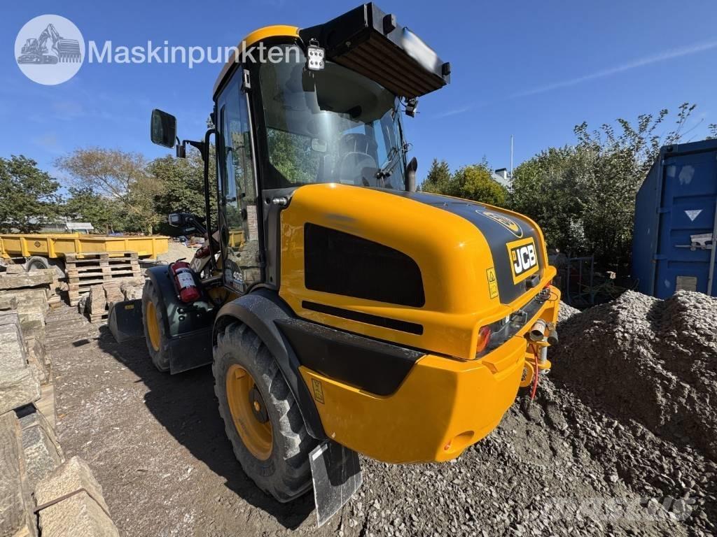 JCB 409 Pale gommate