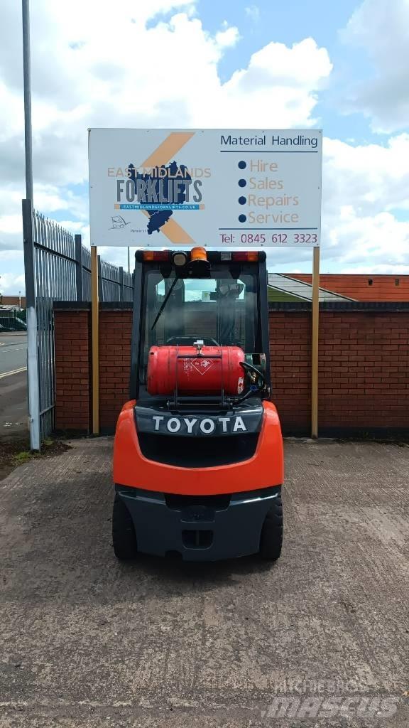 Toyota 02-8 FGF25 Carrelli elevatori GPL