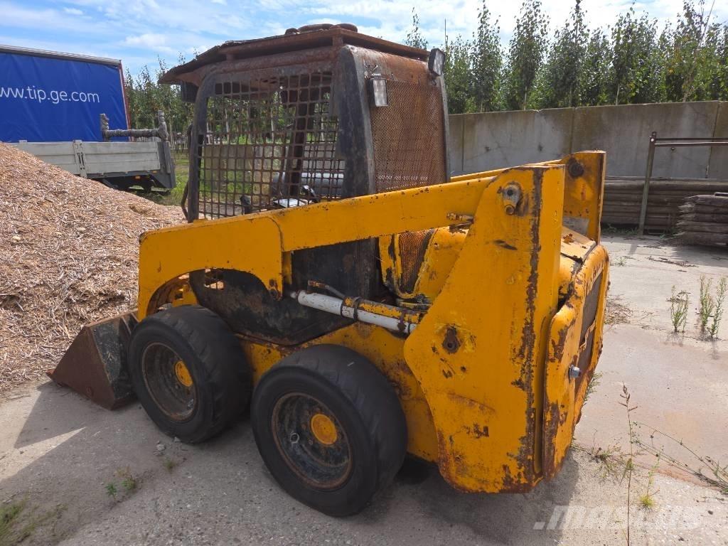 Komatsu SK 714 Mini Pale Gommate