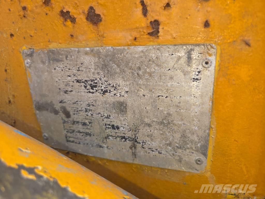 Komatsu SK 714 Mini Pale Gommate
