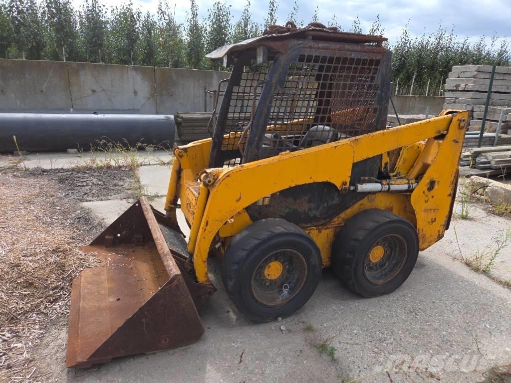 Komatsu SK 714 Mini Pale Gommate
