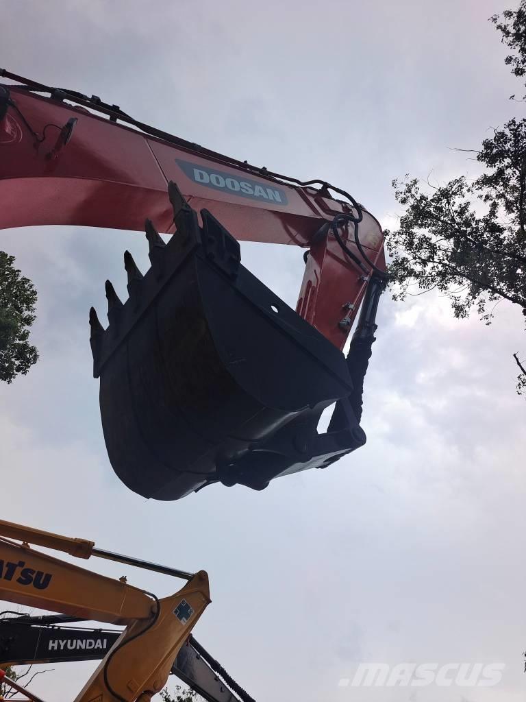 Doosan DX 225 LCA Escavatori cingolati