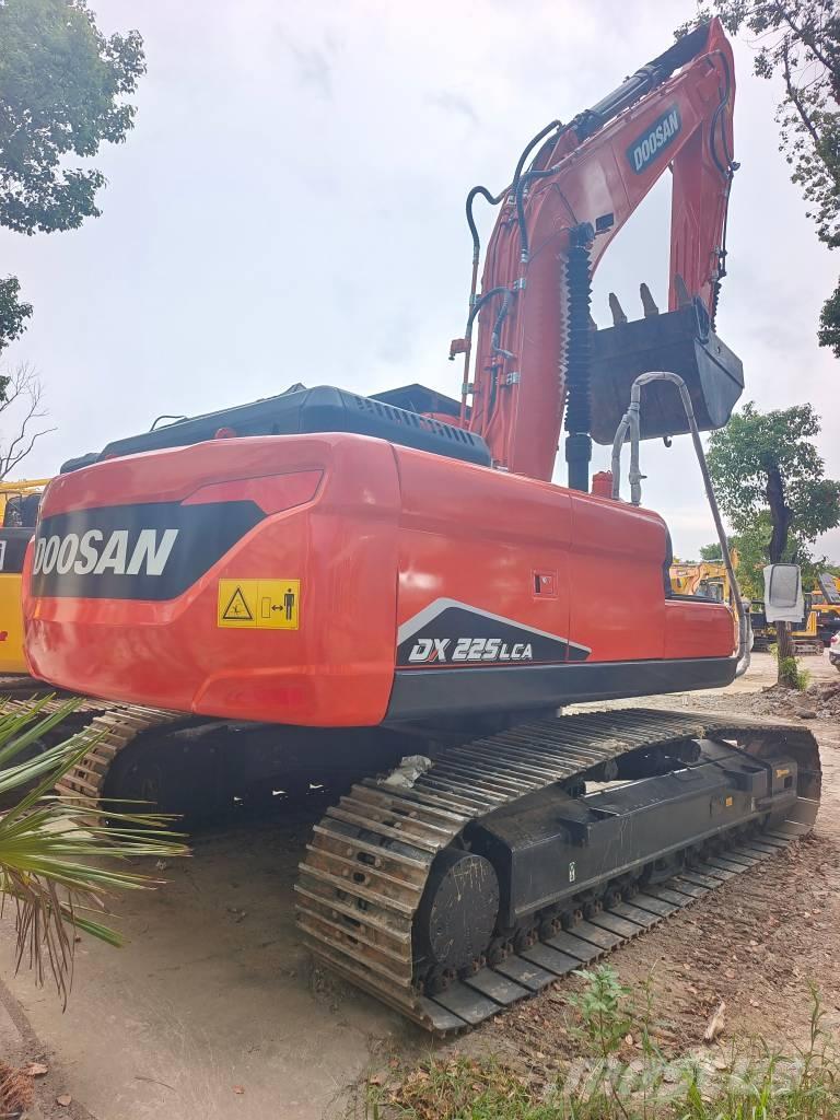 Doosan DX 225 LCA Escavatori cingolati