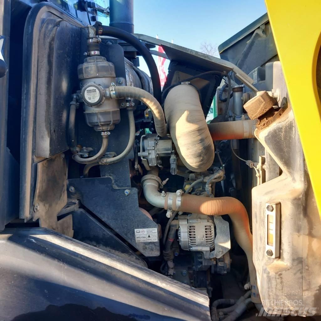 Komatsu WA80M-7 Pale gommate