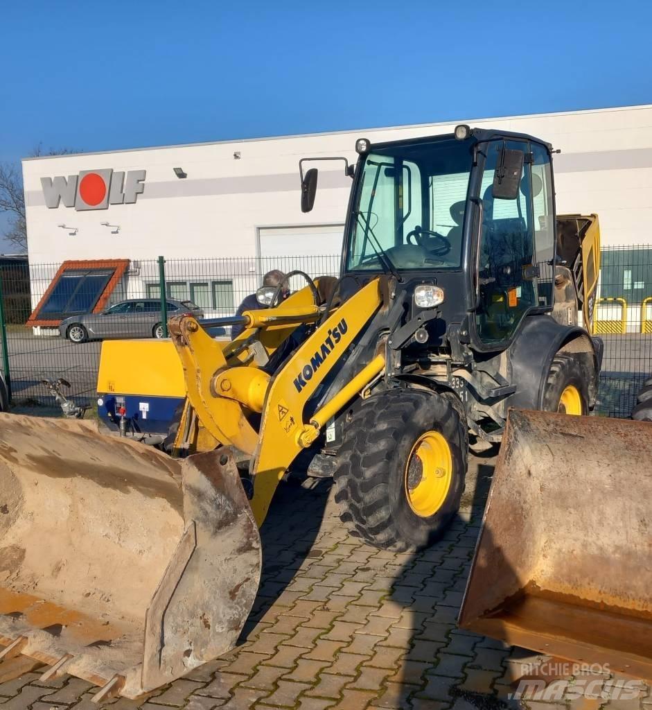 Komatsu WA80M-7 Pale gommate