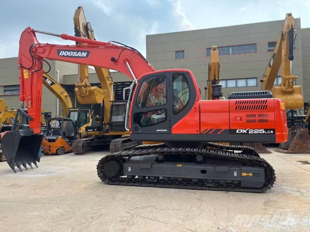 Doosan DX 225 Escavatori cingolati