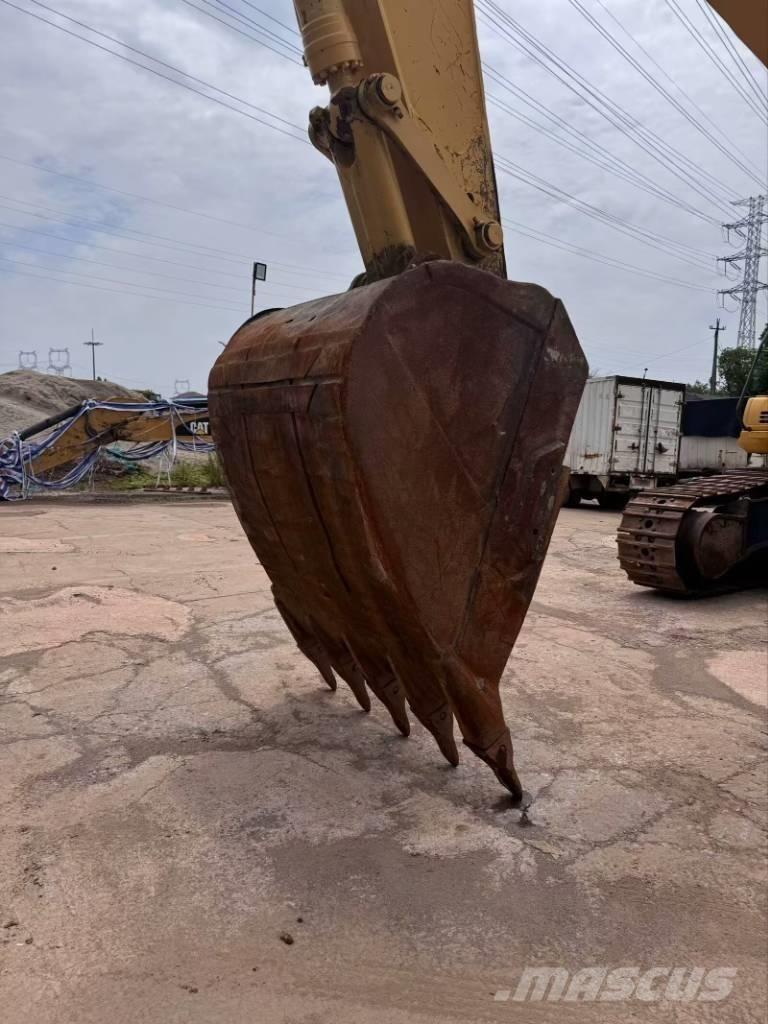 Komatsu PC 400-8 Escavatori anfibi