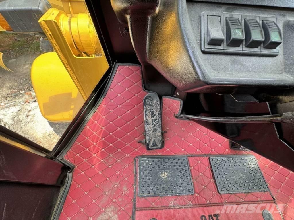 CAT 966 H Pale gommate