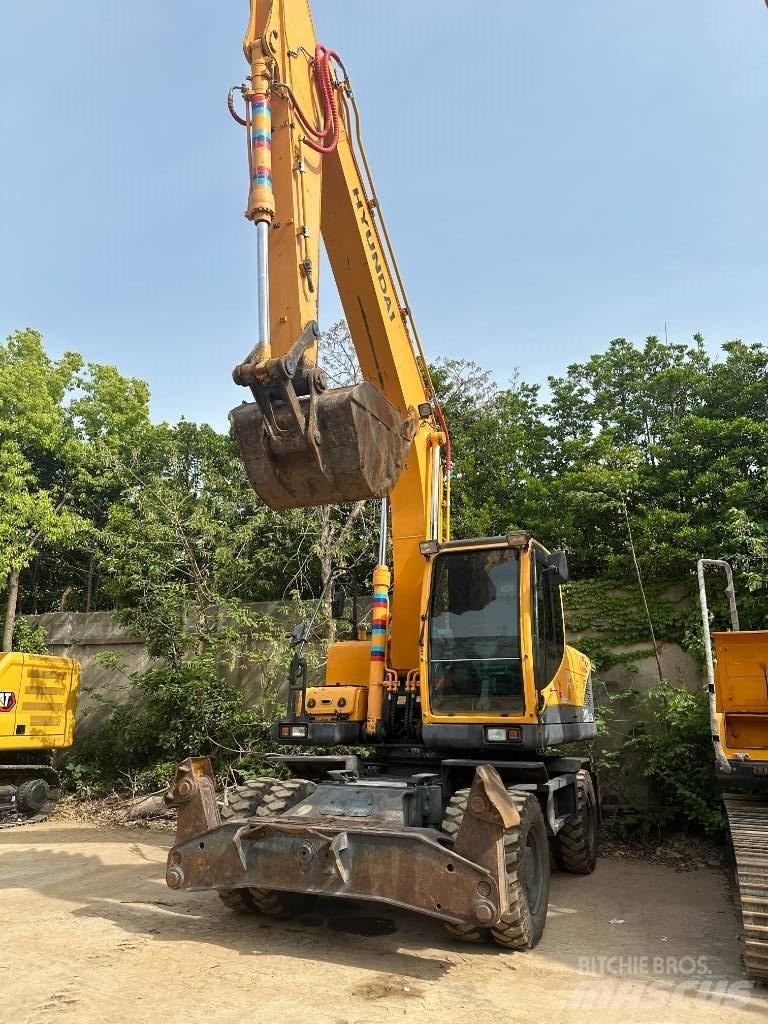 Hyundai R210W-9 Escavatori gommati