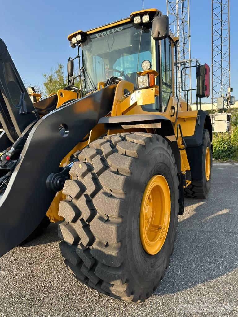 Volvo L120g Pale gommate
