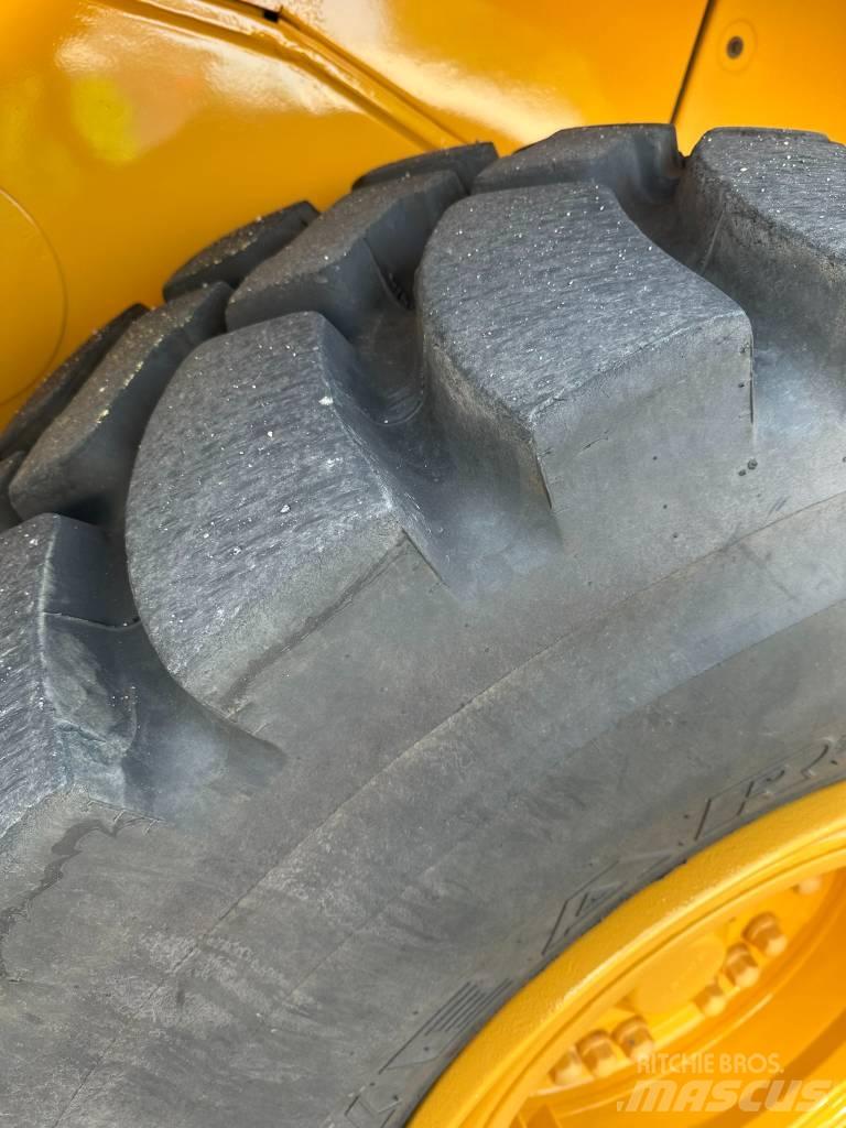Volvo L120g Pale gommate