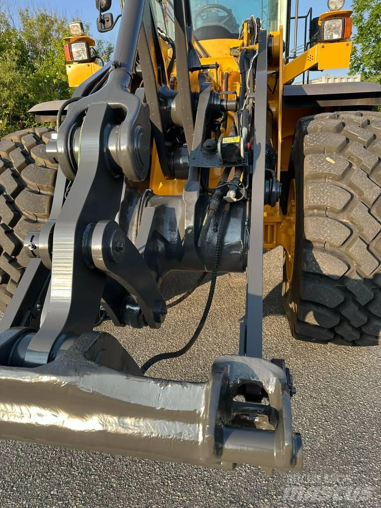 Volvo L120g Pale gommate