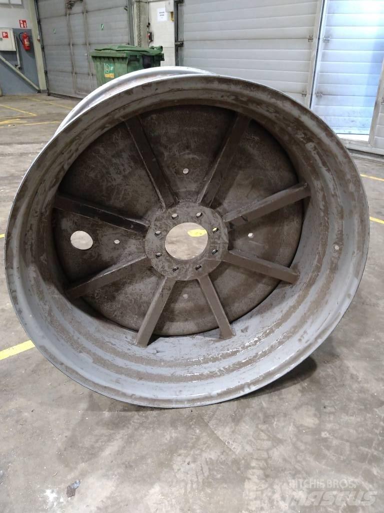 Massey Ferguson 7718 Pneumatici, ruote e cerchioni