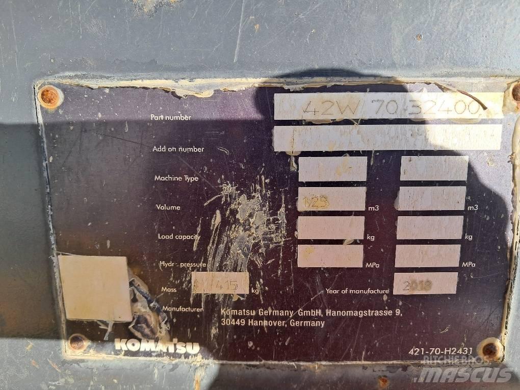 Komatsu WA100M-8 Pale gommate