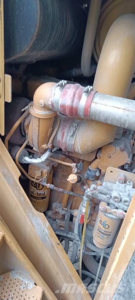 CAT 988H Pale gommate