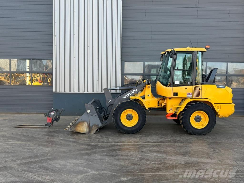 Volvo L30G Pale gommate