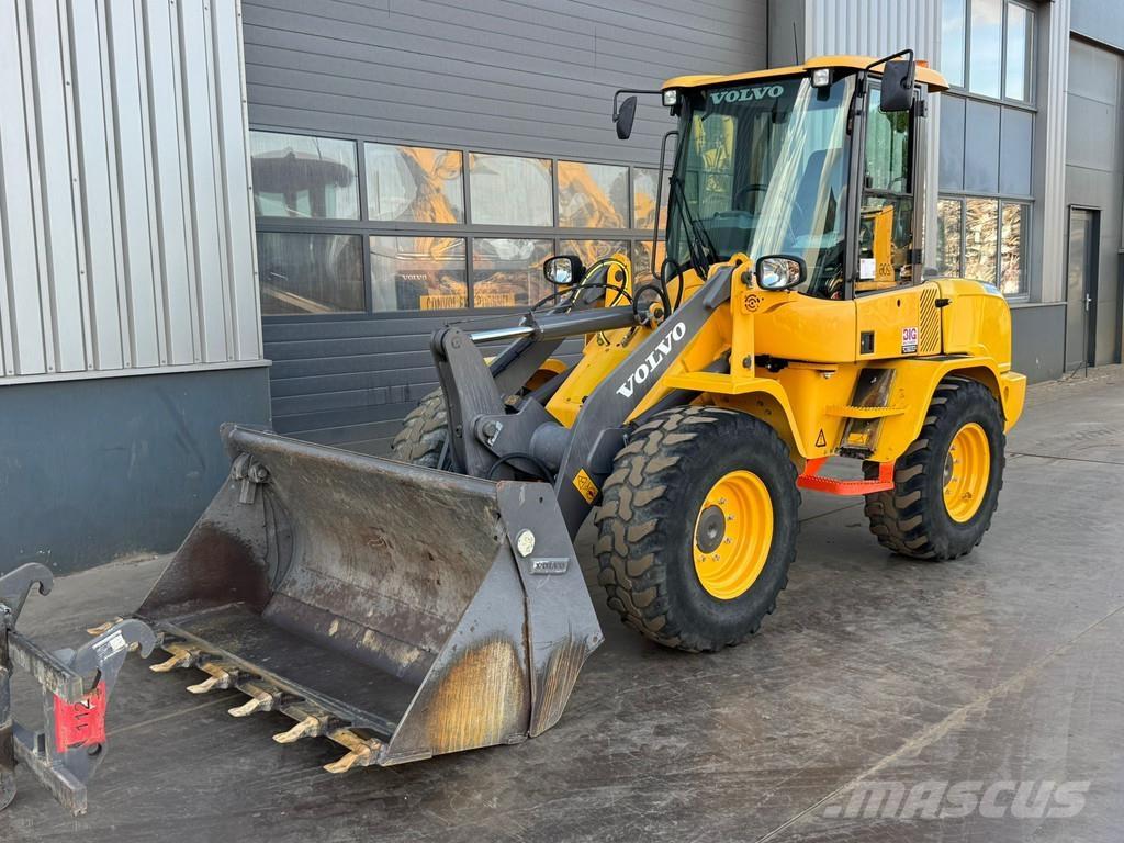 Volvo L30G Pale gommate