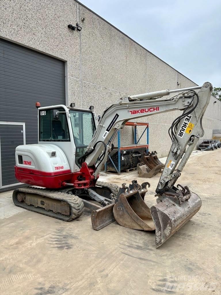 Takeuchi TB 240 Miniescavatori