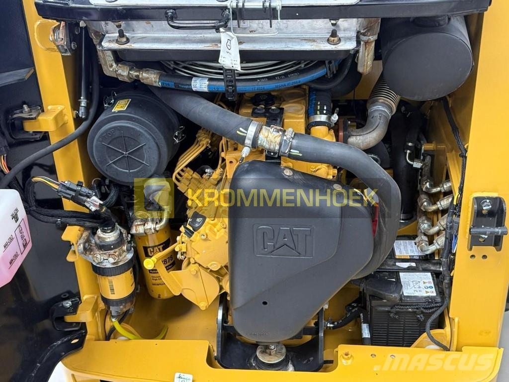 CAT 216 B3 Mini Pale Gommate