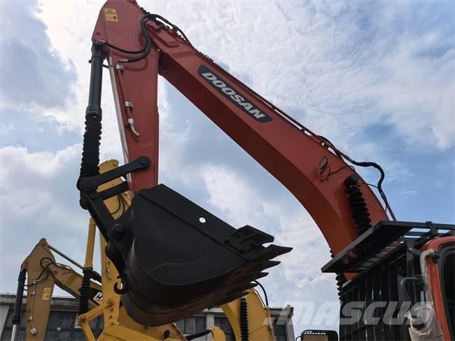 Doosan DX 225 LC Escavatori cingolati