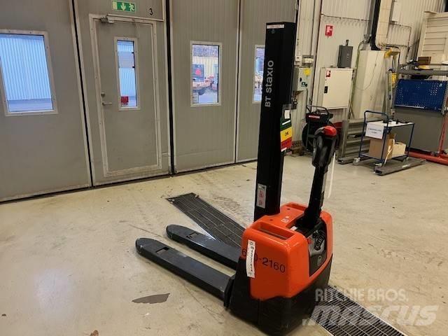 BT Toyota HWE 100 Transpallet uomo a terra