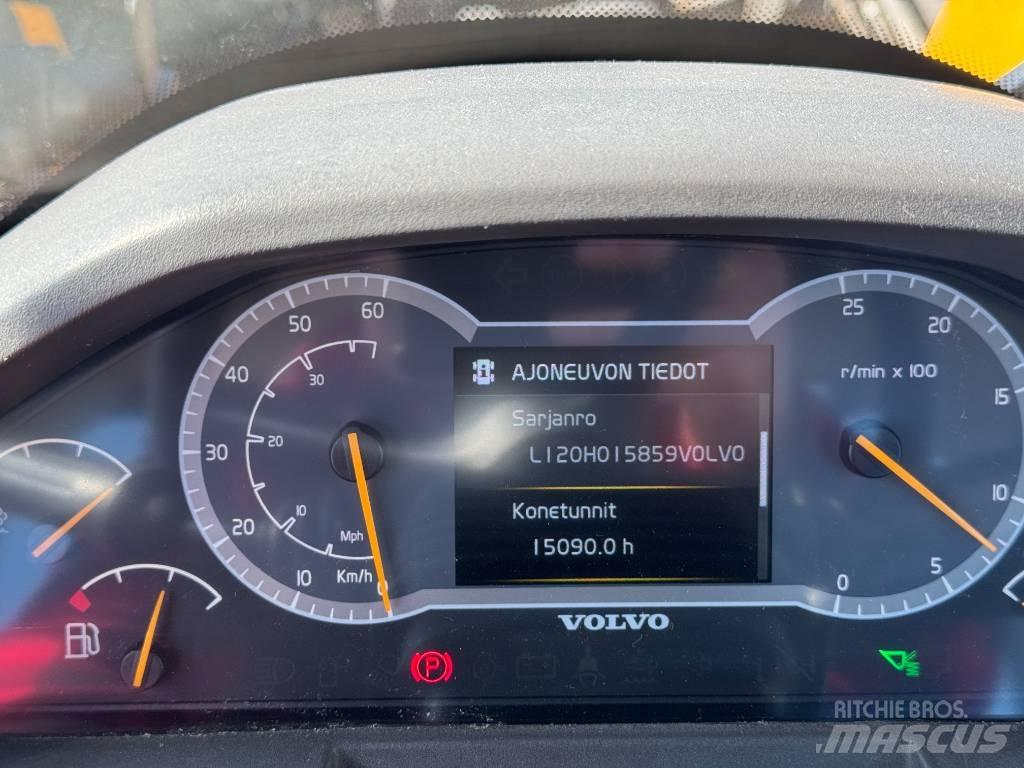Volvo L 120 H Pale gommate