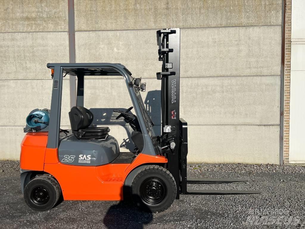 Toyota 42-7FGF25 Carrelli elevatori GPL