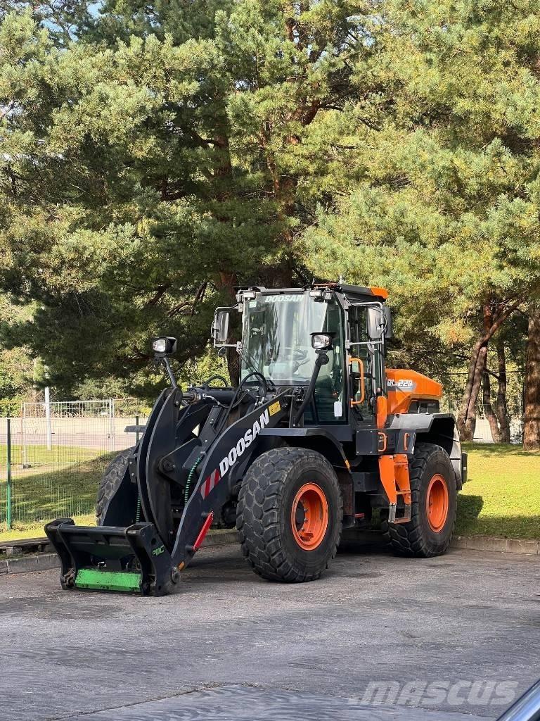 Doosan DL 220-7 Pale gommate