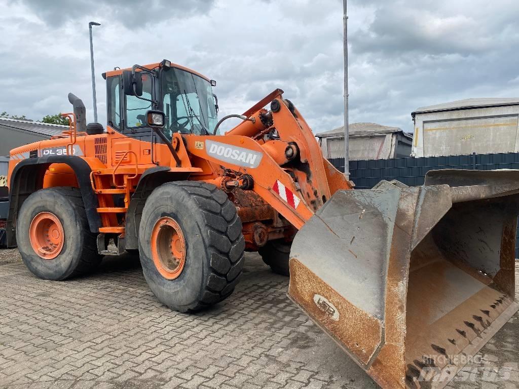 Doosan DL 350-3 Pale gommate