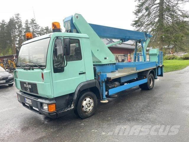 MAN L200 4x2-4300 Piattaforme autocarrate