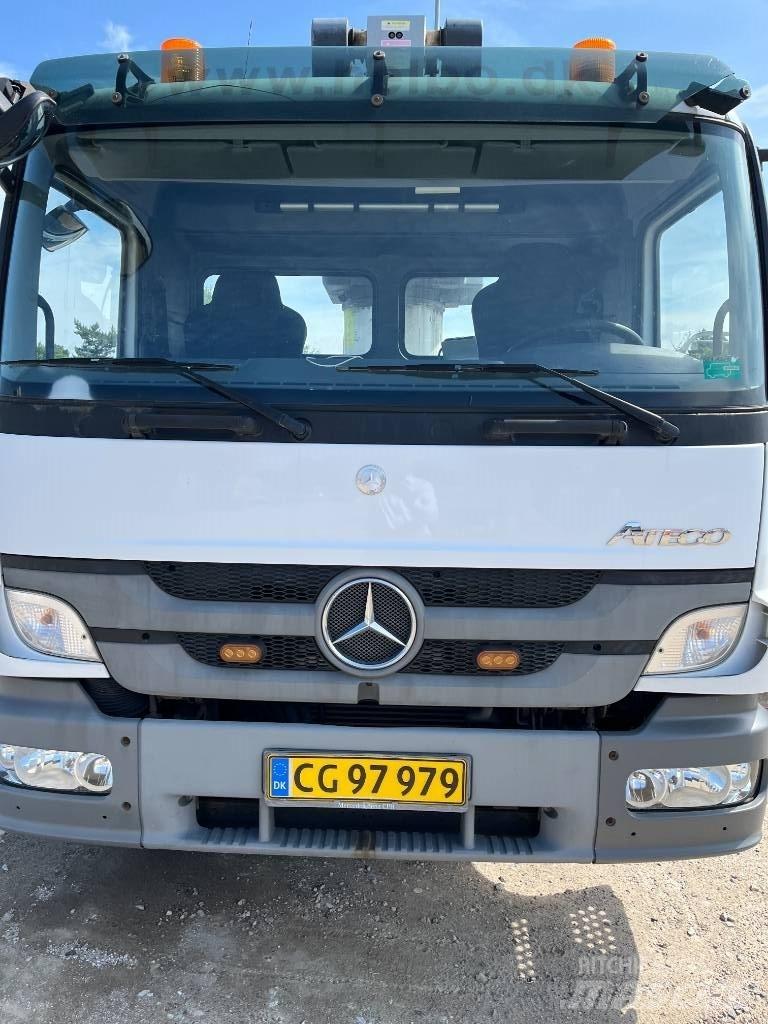 VERSALIFT VT-66-LF Piattaforme autocarrate