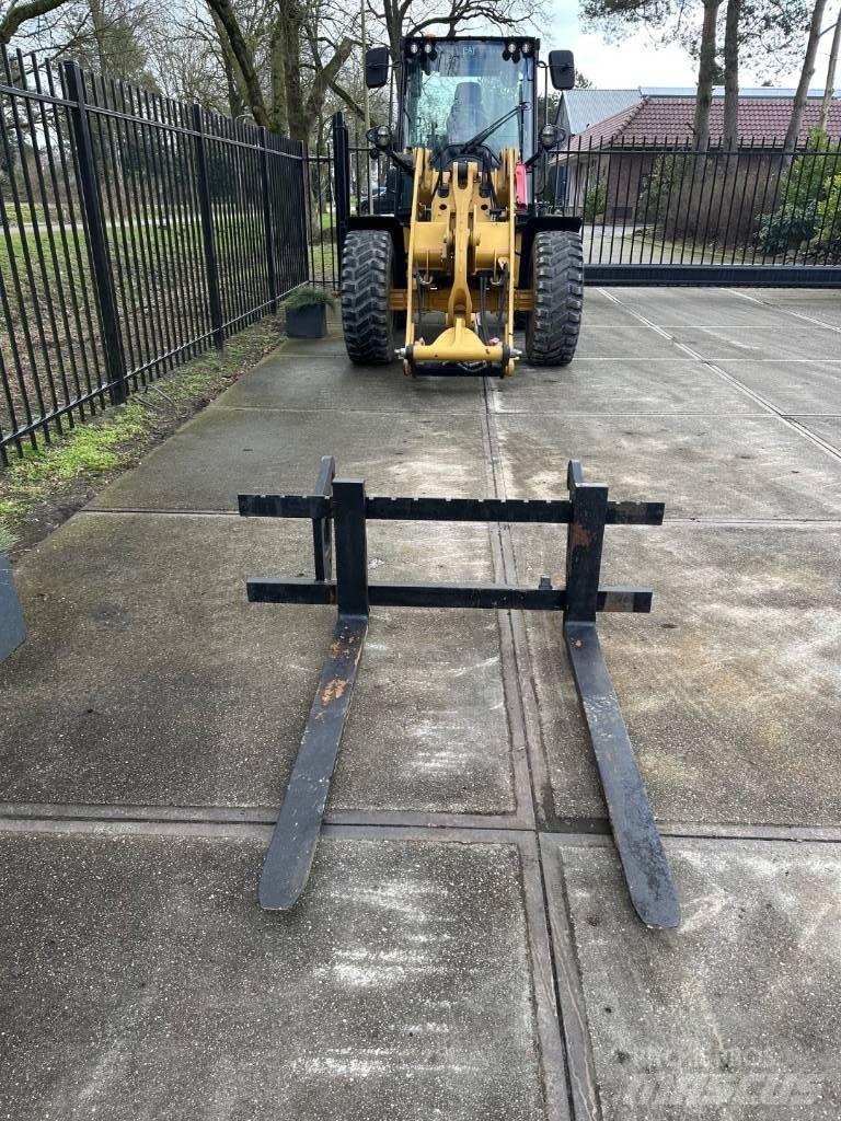 CAT 908 forks Forche