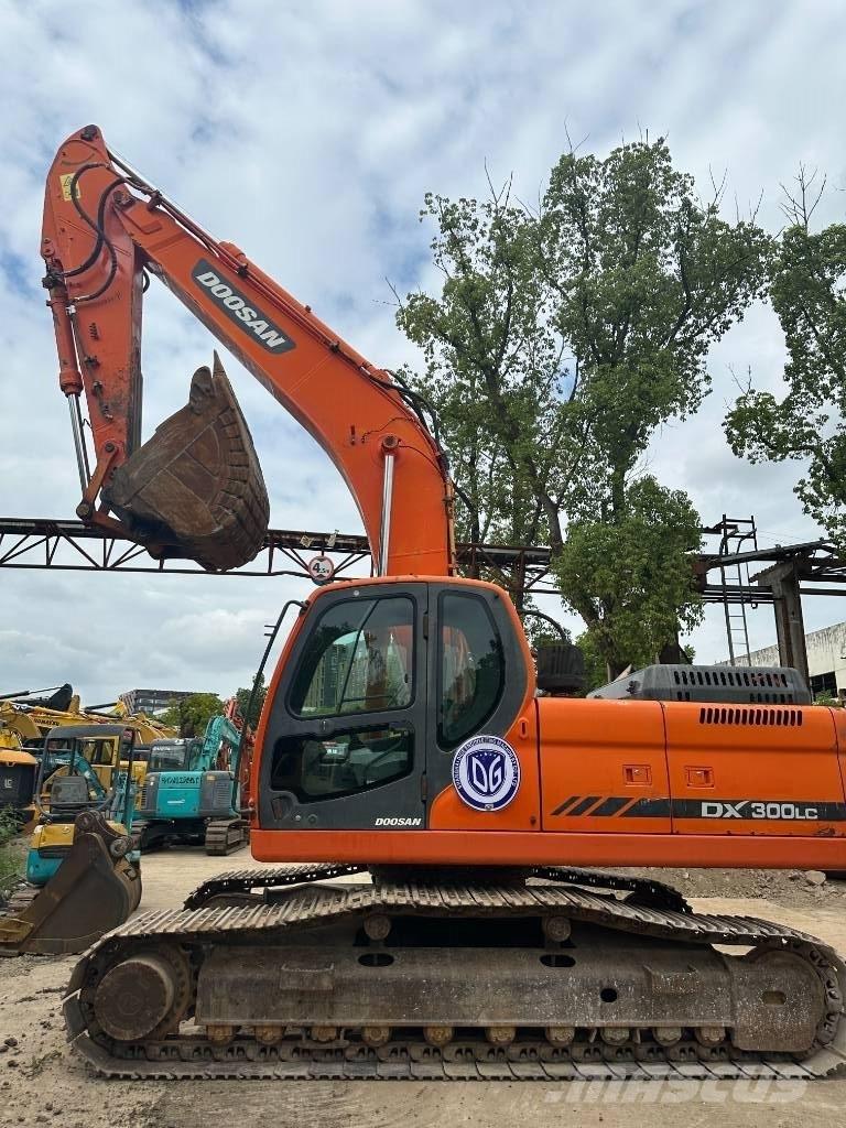 Doosan DX300 Escavatori cingolati