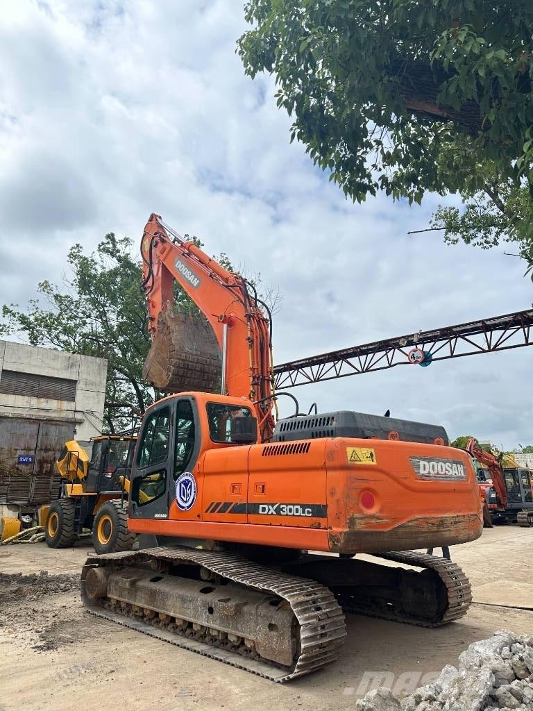 Doosan DX300 Escavatori cingolati