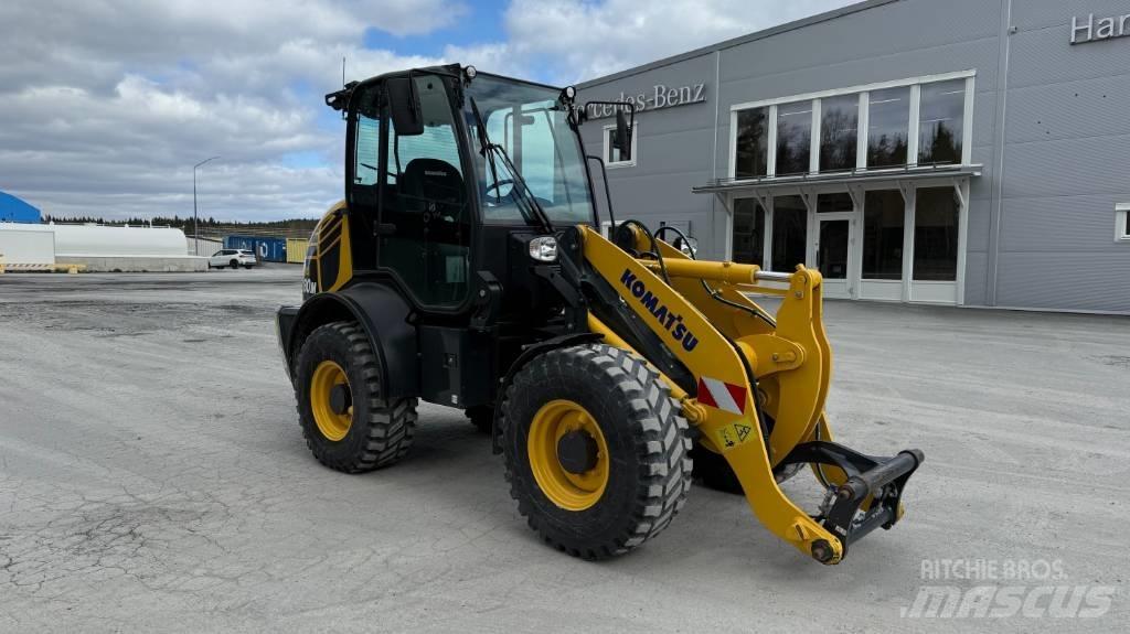 Komatsu WA 80 M Pale gommate