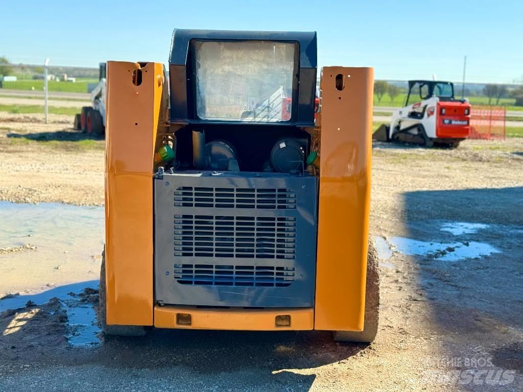 CASE 40 XT Mini Pale Gommate