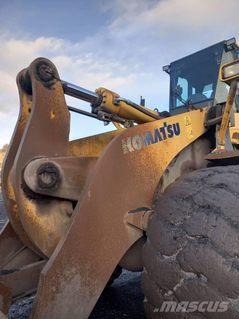 Komatsu WA 600-6 Pale gommate