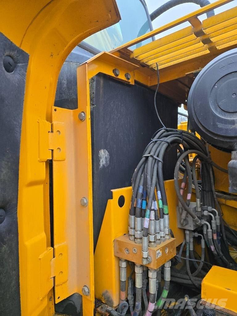 JCB JS 210 LC Escavatori cingolati